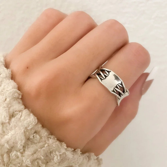 925 Sterling Silver Lace Up Ring Criss Cross Ring Modern Minimalist Ring - Picture 1 of 11